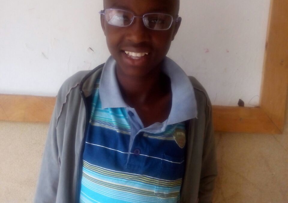 Entrega de gafas en Kenya